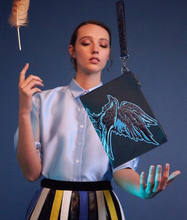 Ravenclaw-House-Pouch-1_800x800.thumb.jpg.c21034b2855ed32e8605b2e4107b0dd2.jpg